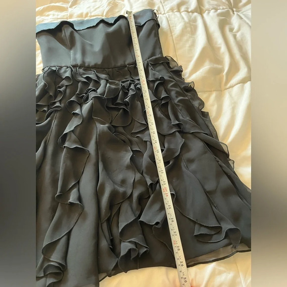 White House black market formal
Black strapless dress size 4 Prom, Party edgy - Picture 12 of 13